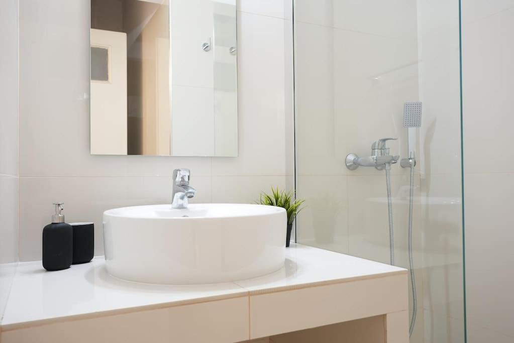 Syntagma Square, 70Sqm Pentelis Sunny Apartment Athen Eksteriør billede